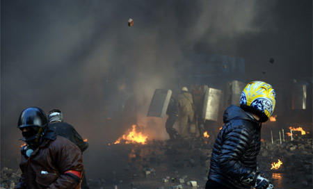 Euromaidán y Pravy Sektor toman la sede de los comunistas en Odesa